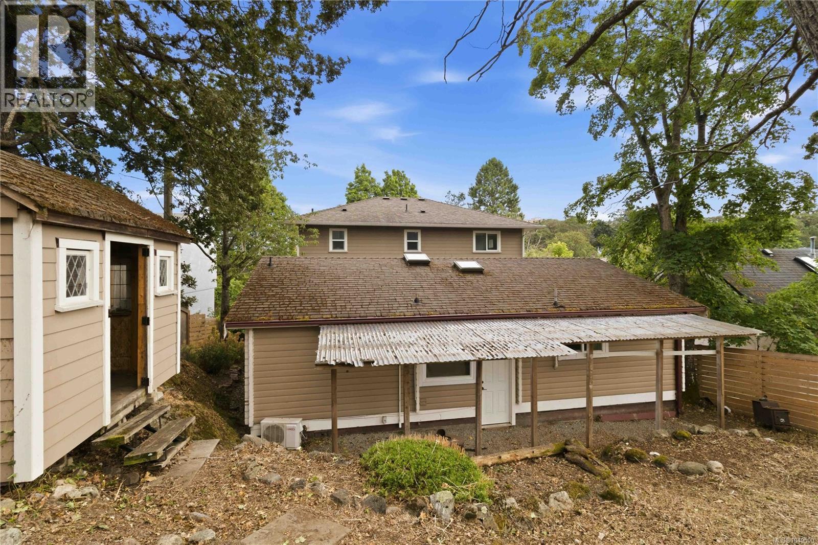 1416 Lang Street, Victoria