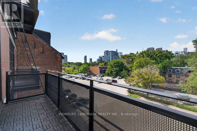 #410 90 SUMACH STREET - Image 38