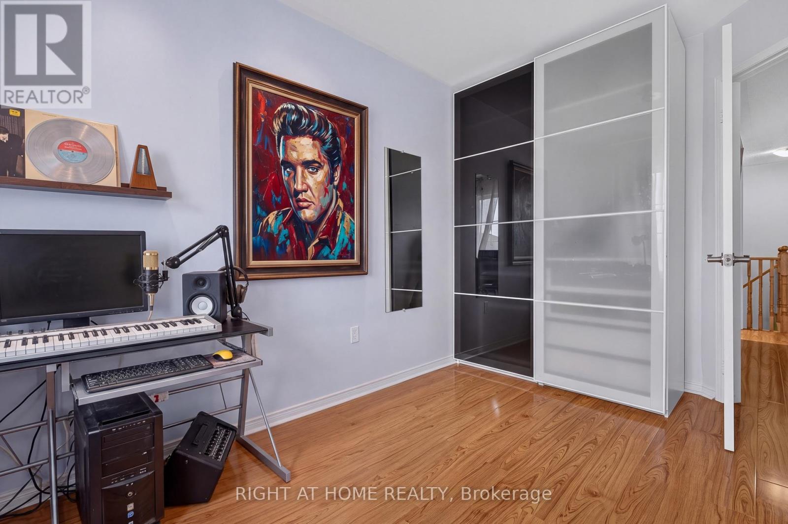 4 FOREST RUN BOULEVARD - 25