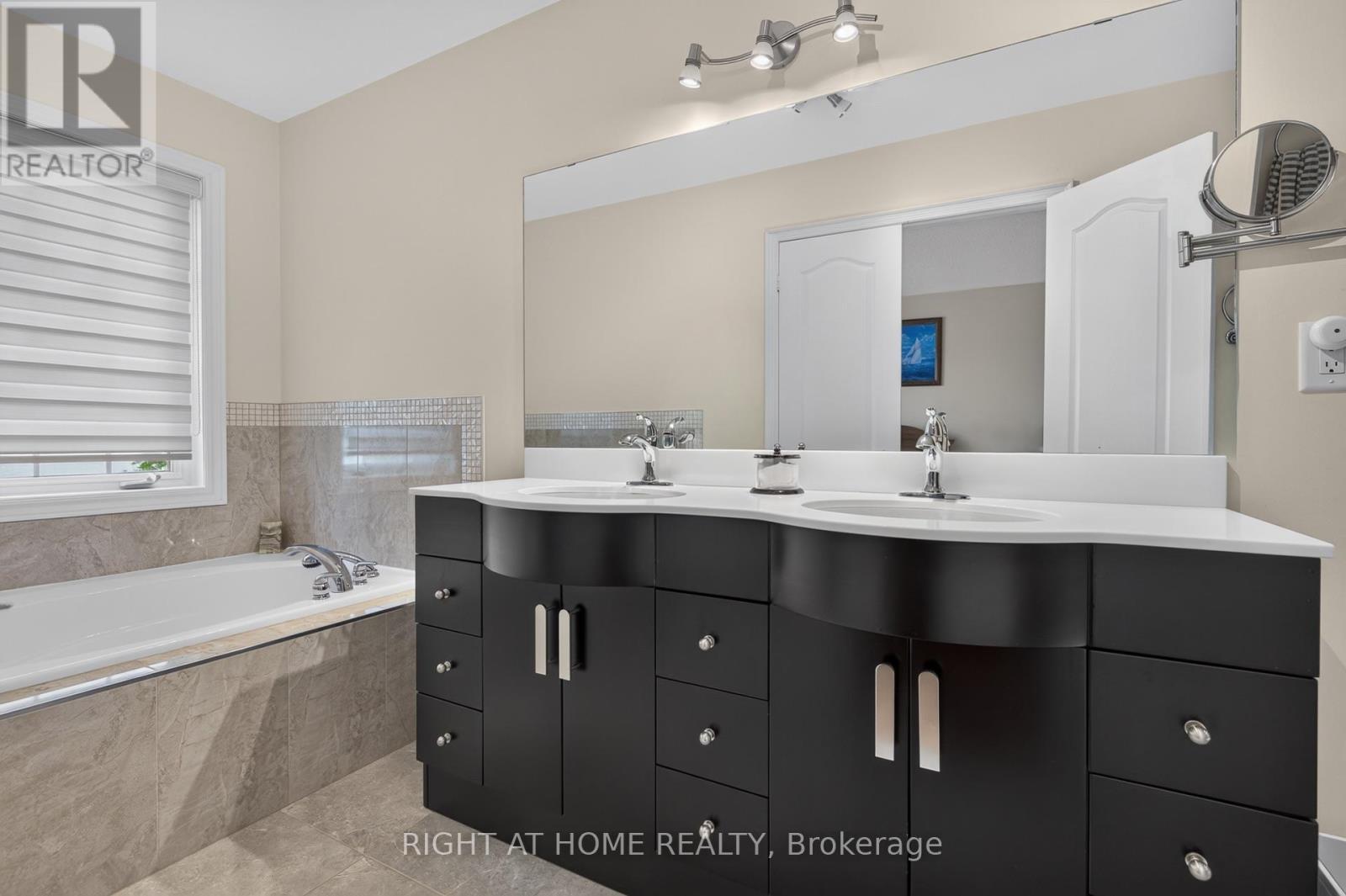 4 FOREST RUN BOULEVARD - 20