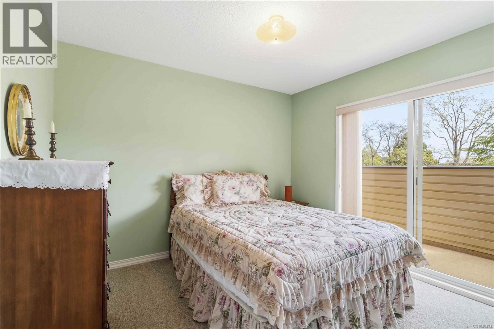 157 2345 Cedar Hill Cross Rd, Oak Bay
