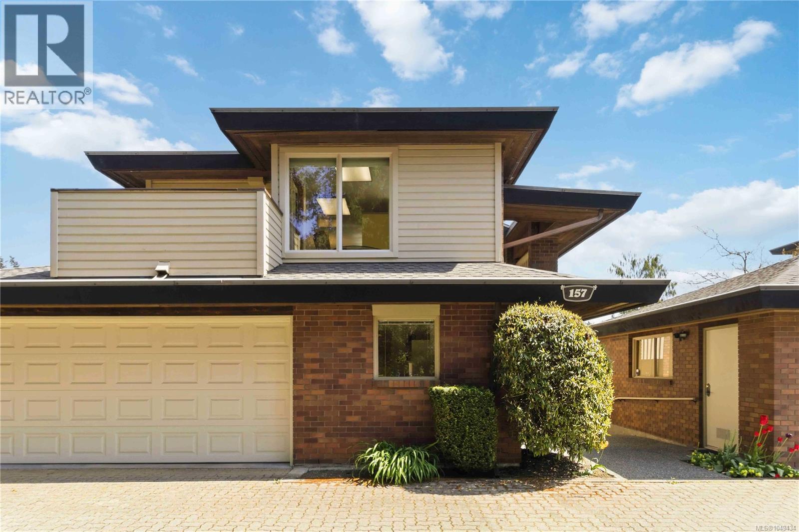 157 2345 Cedar Hill Cross Rd, Oak Bay