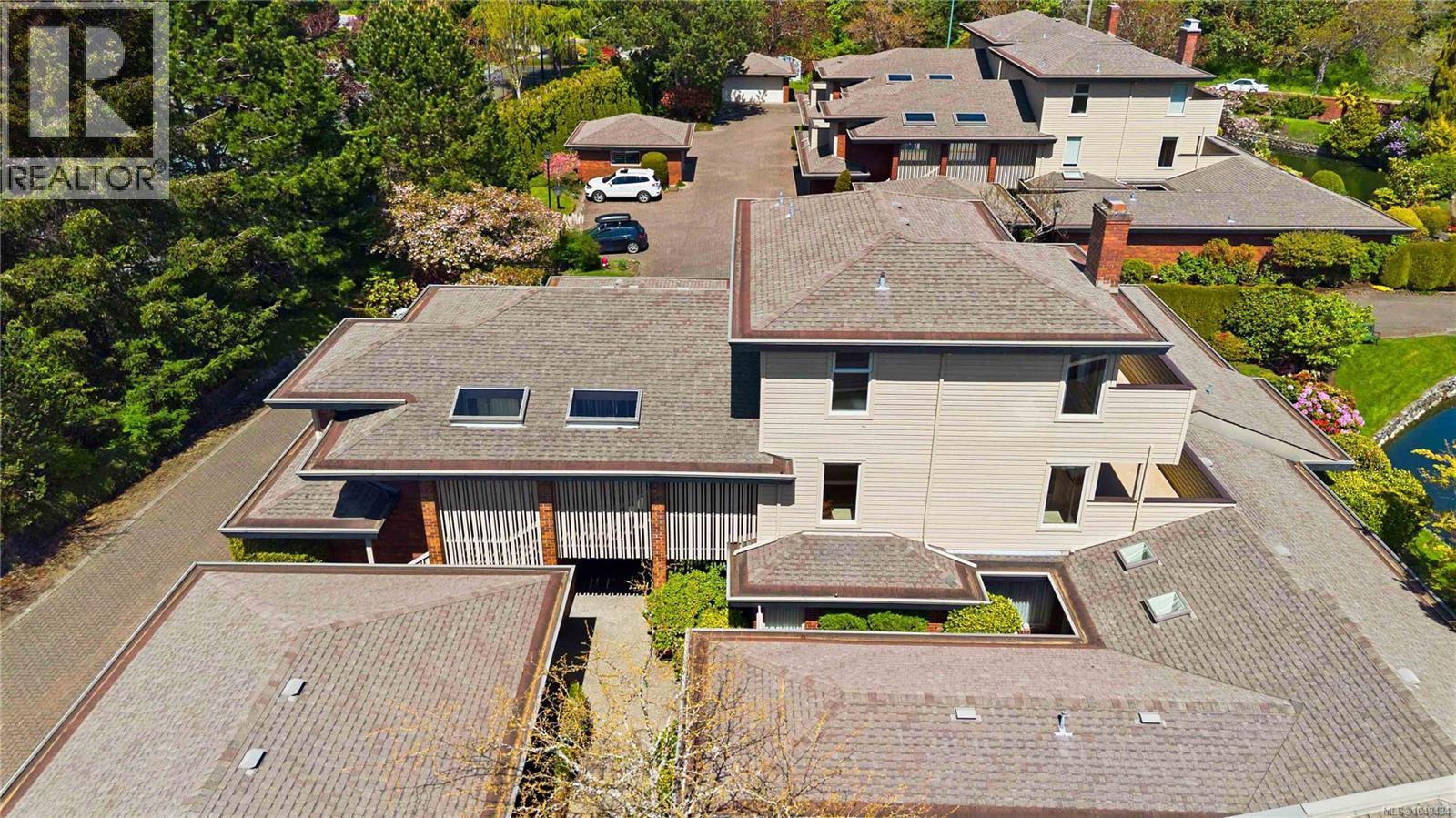 157 2345 Cedar Hill Cross Rd, Oak Bay