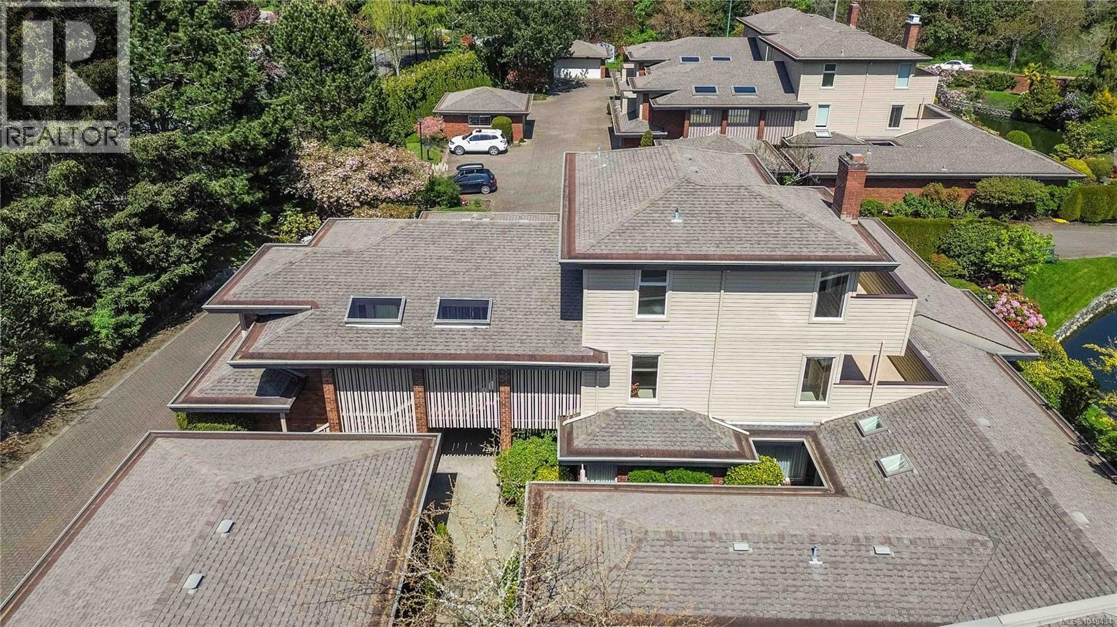 157 2345 Cedar Hill Cross Rd, Oak Bay