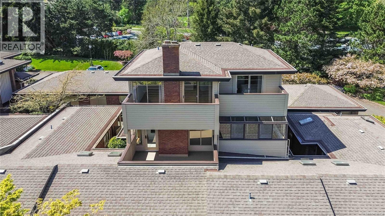 157 2345 Cedar Hill Cross Rd, Oak Bay