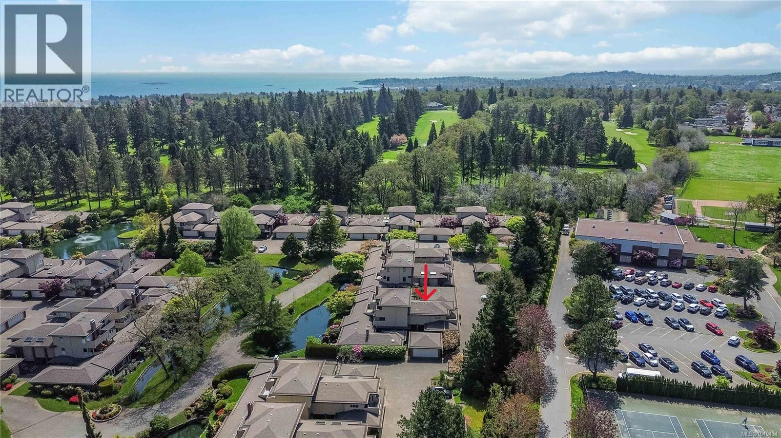 157 2345 Cedar Hill Cross Rd, Oak Bay
