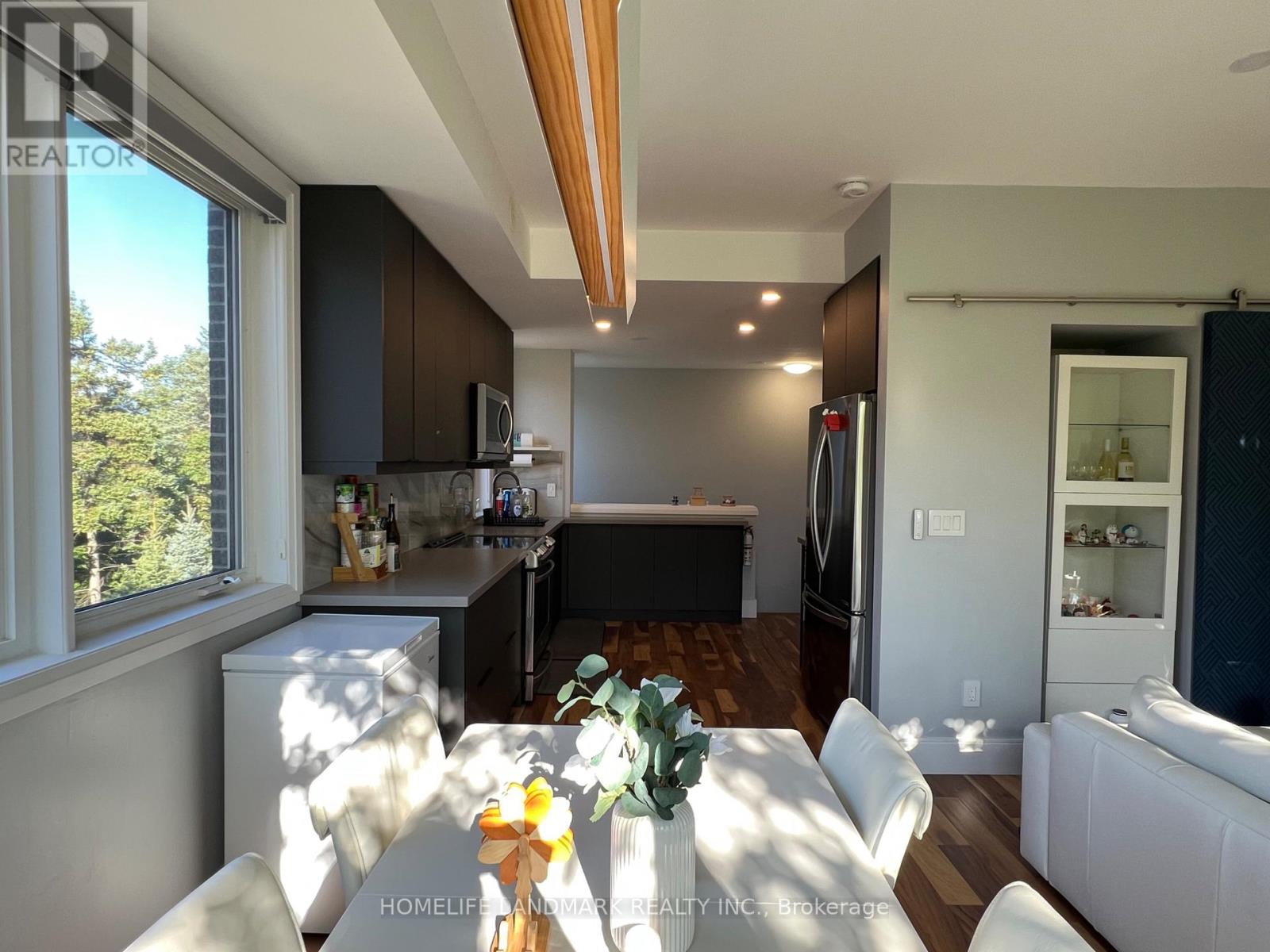 #TH03 780 SHEPPARD AVENUE E - 9