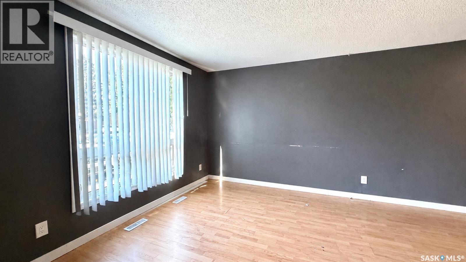 #128 1128 McKercher DRIVE - 6