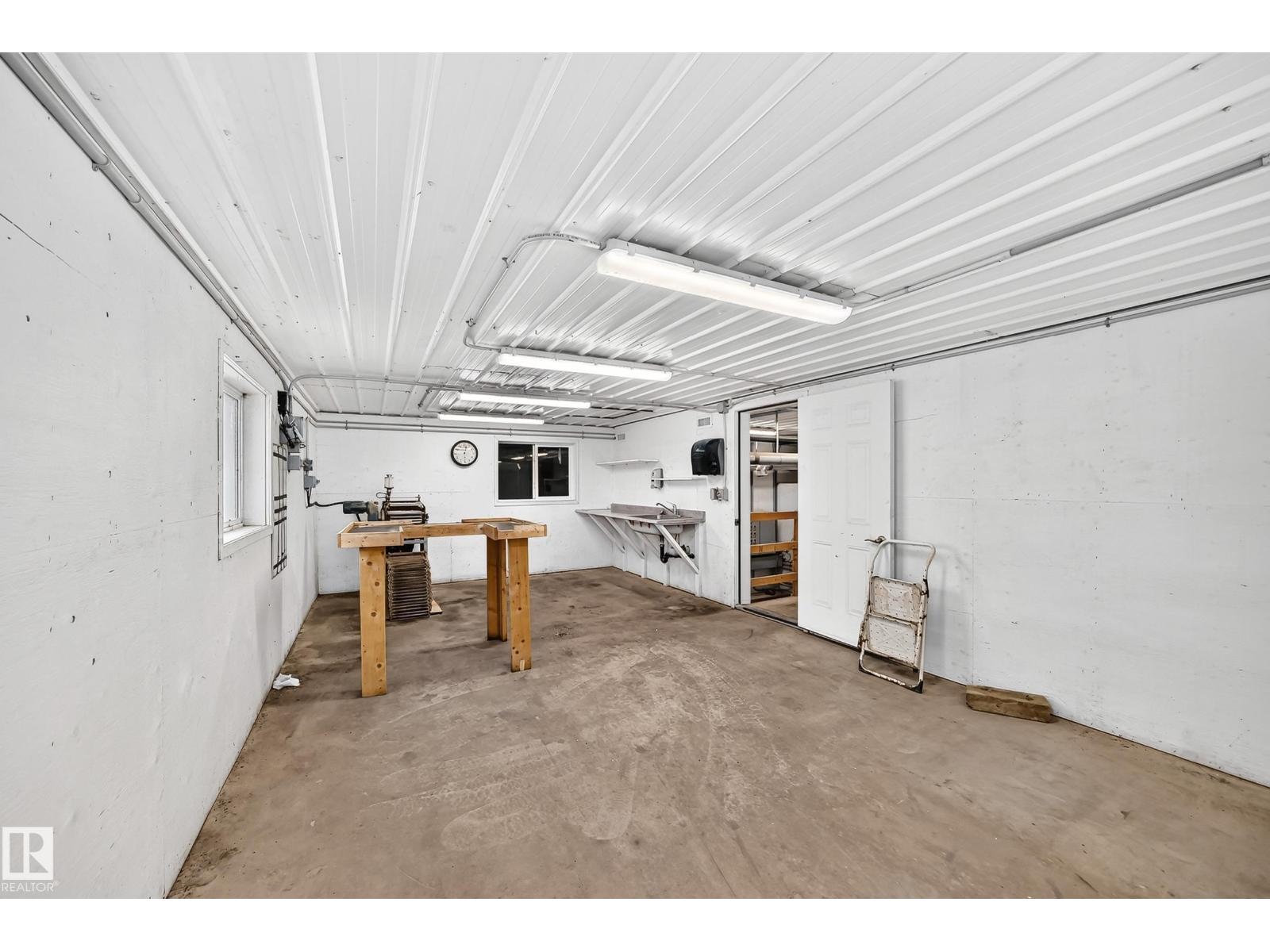 23230 TWP ROAD 520 - 52