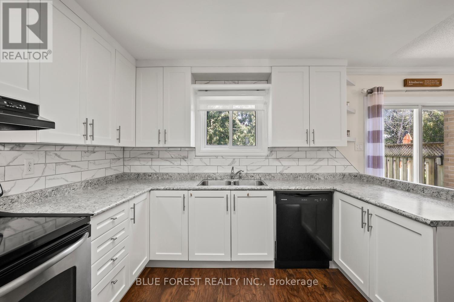 #16 25 ERICA CRESCENT - 16