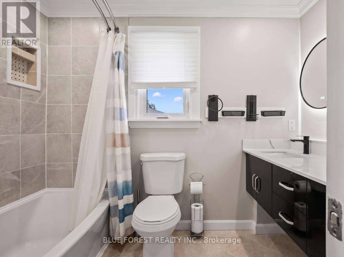 #16 25 ERICA CRESCENT - 24