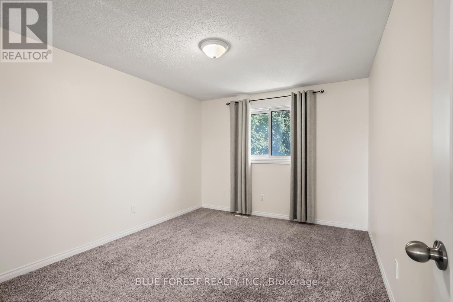 #16 25 ERICA CRESCENT - 33