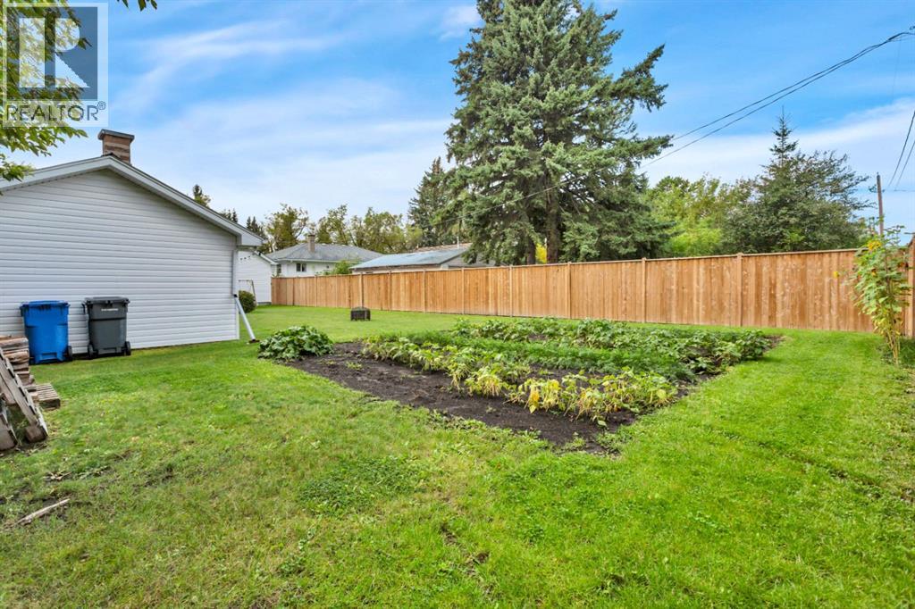 Listing photo – 4832 53 Avenue, Eckville