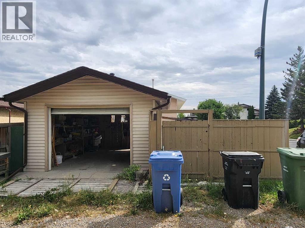 8329 Centre Street NW - 28