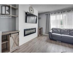 Living room - 3811 52 Avenue, Ponoka, AB T4J1C8 Photo 8