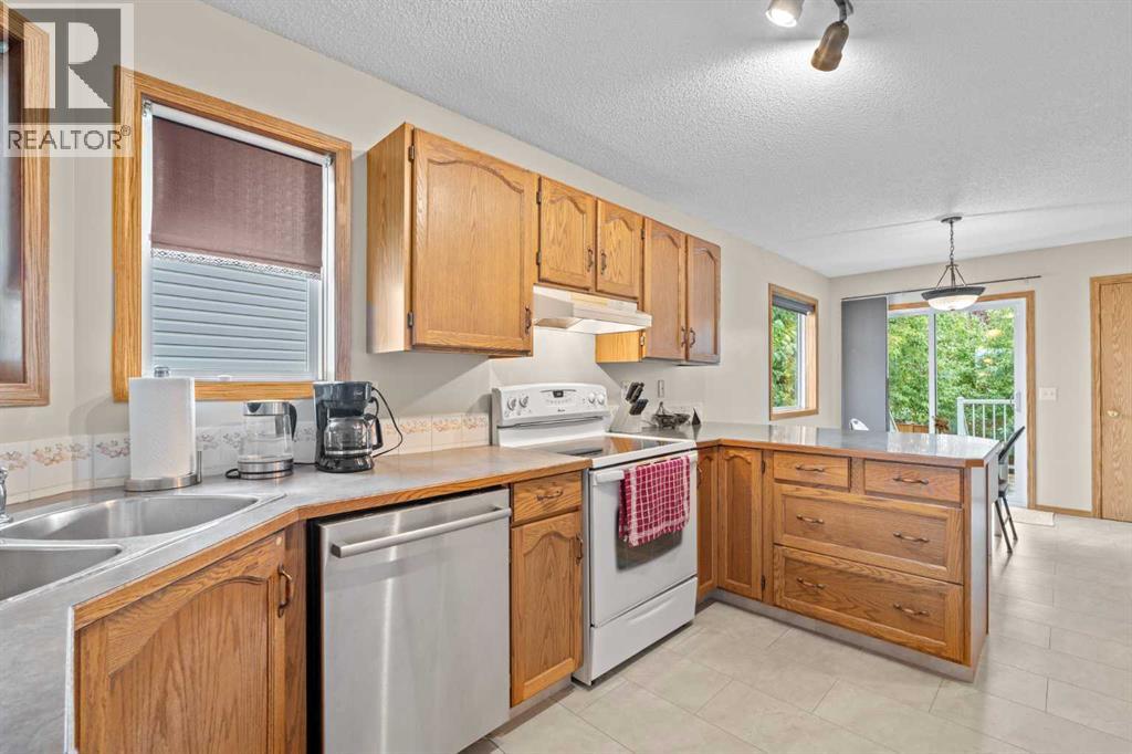 32 Country Hills Mews NW, Calgary — photo 8
