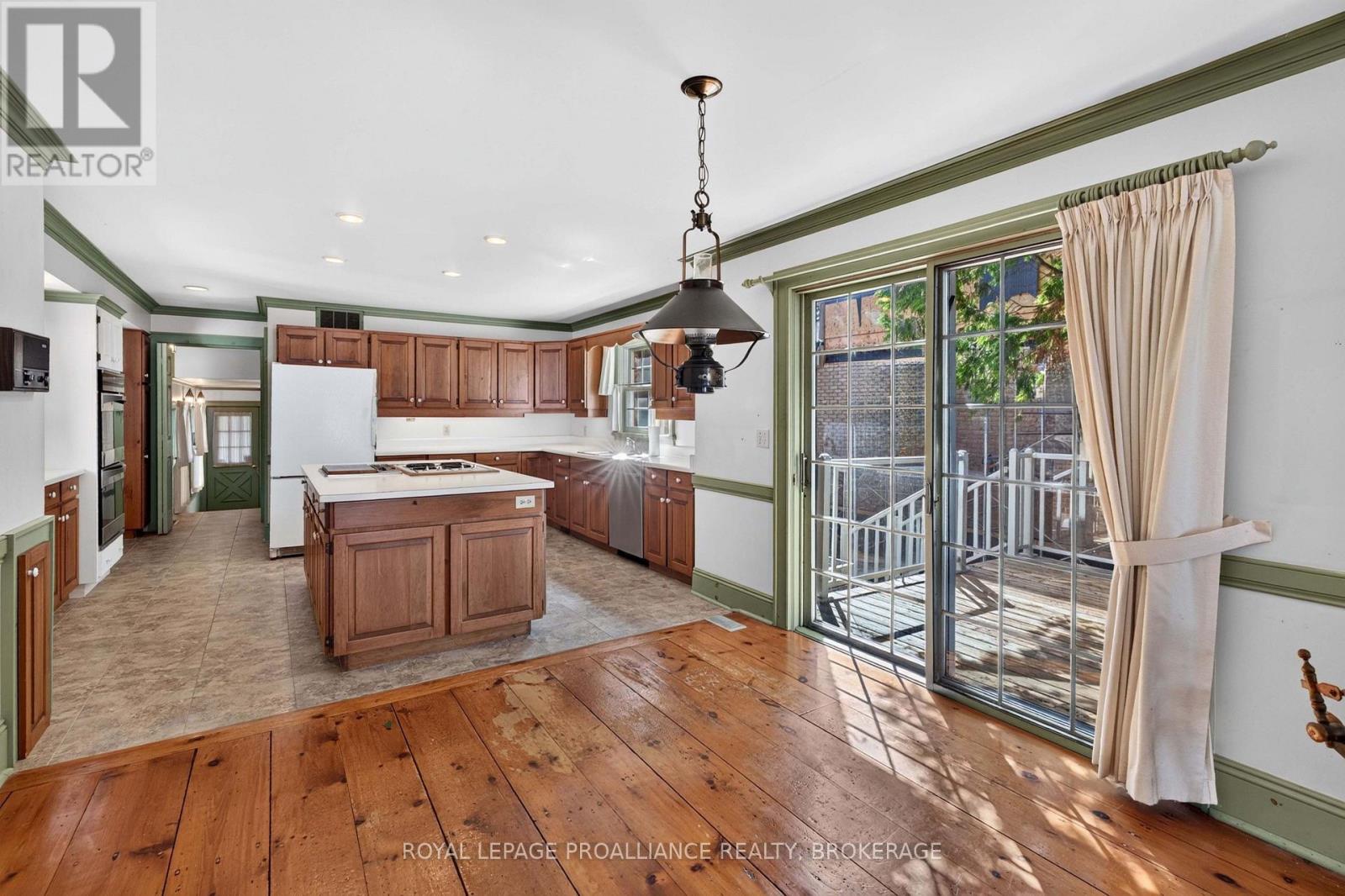 110 LAKESHORE BOULEVARD - Image 16