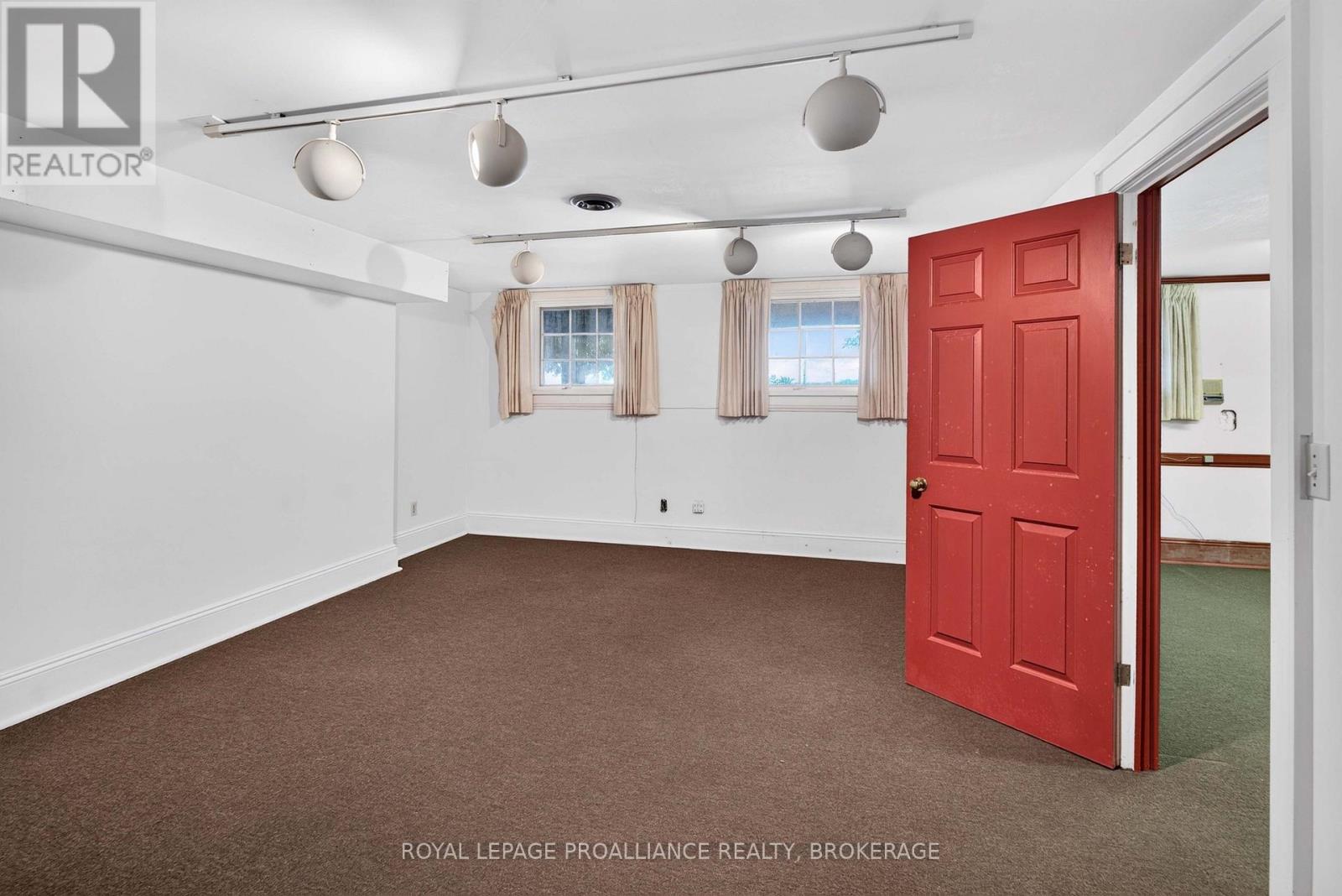 110 LAKESHORE BOULEVARD - Image 33
