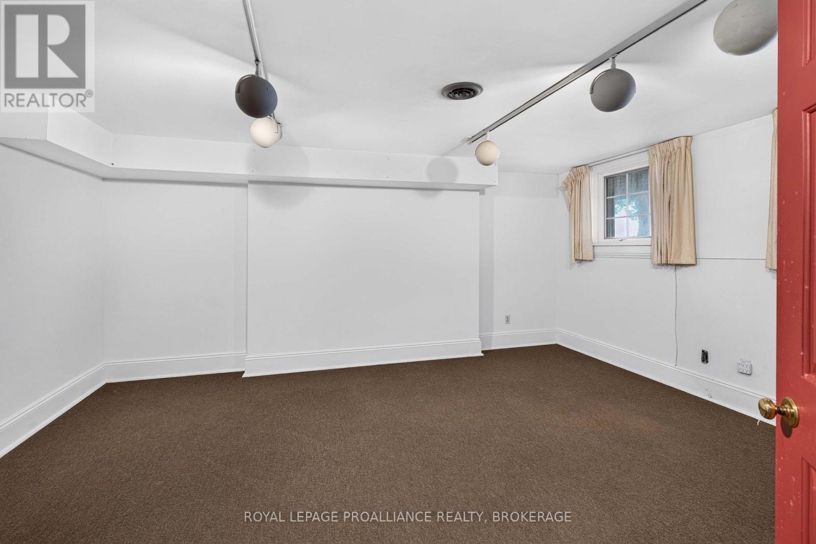 110 LAKESHORE BOULEVARD - Image 34