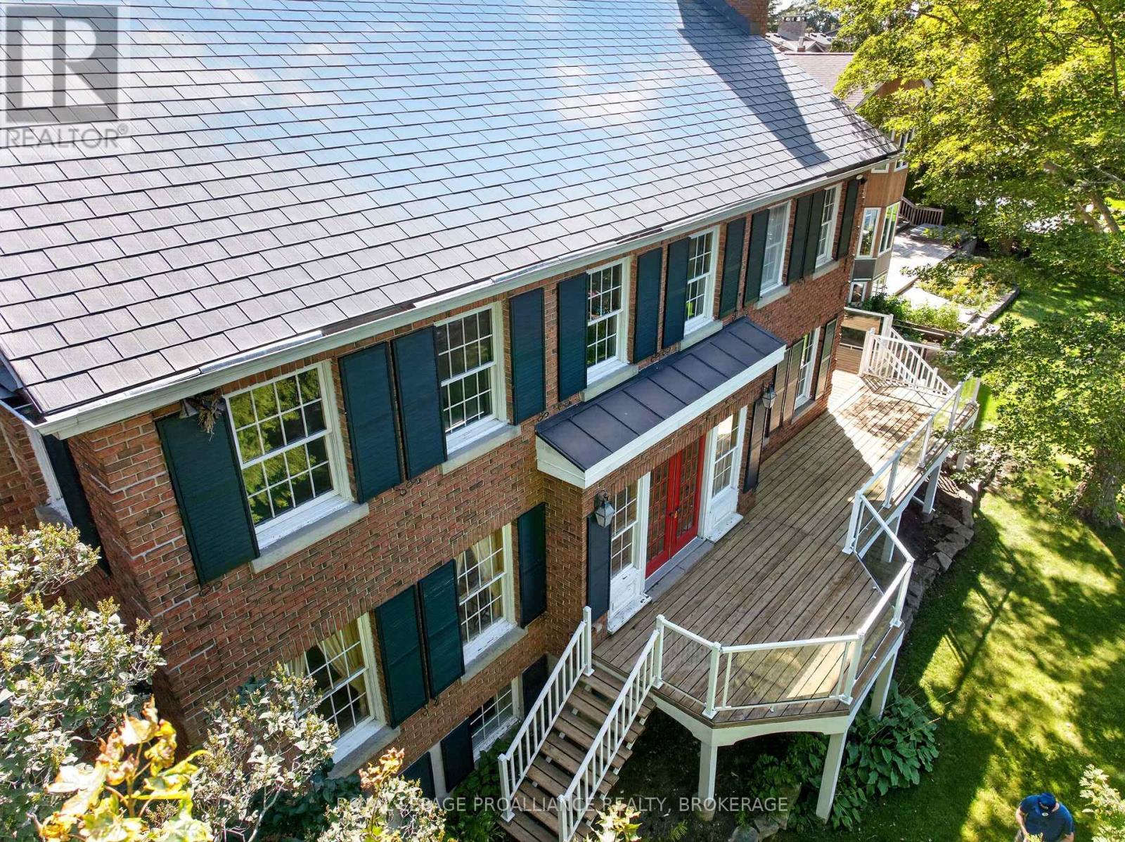 110 LAKESHORE BOULEVARD - Image 40