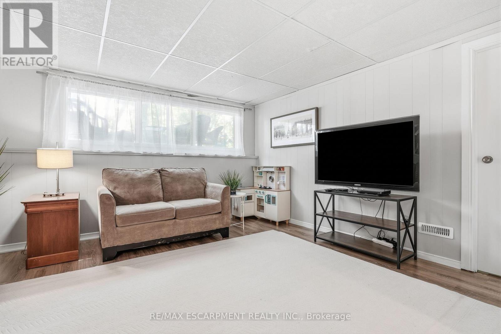 3 GLENGROVE AVENUE - 20