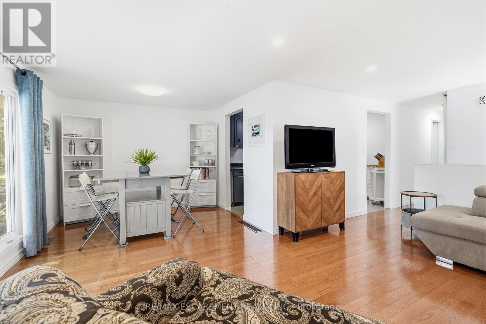 3 GLENGROVE AVENUE - 8