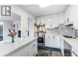 708 - 10 Sunny Glenway, Toronto, ON M3C2Z3 Photo 13