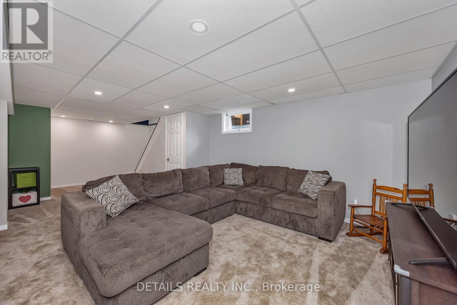 3 Bed, 2 Bath House for Sale in Ottawa – 100 FOWLER STREET S, Ottawa – MLS# X13775104 - Image 41
