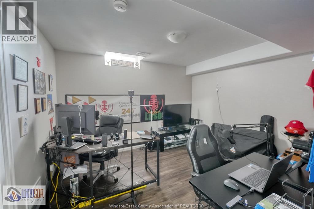 1412 HELSINKI COURT - 32