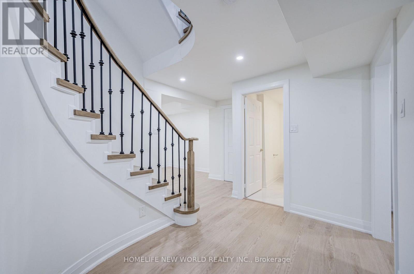 199 HARROWSMITH DRIVE W - Image 26
