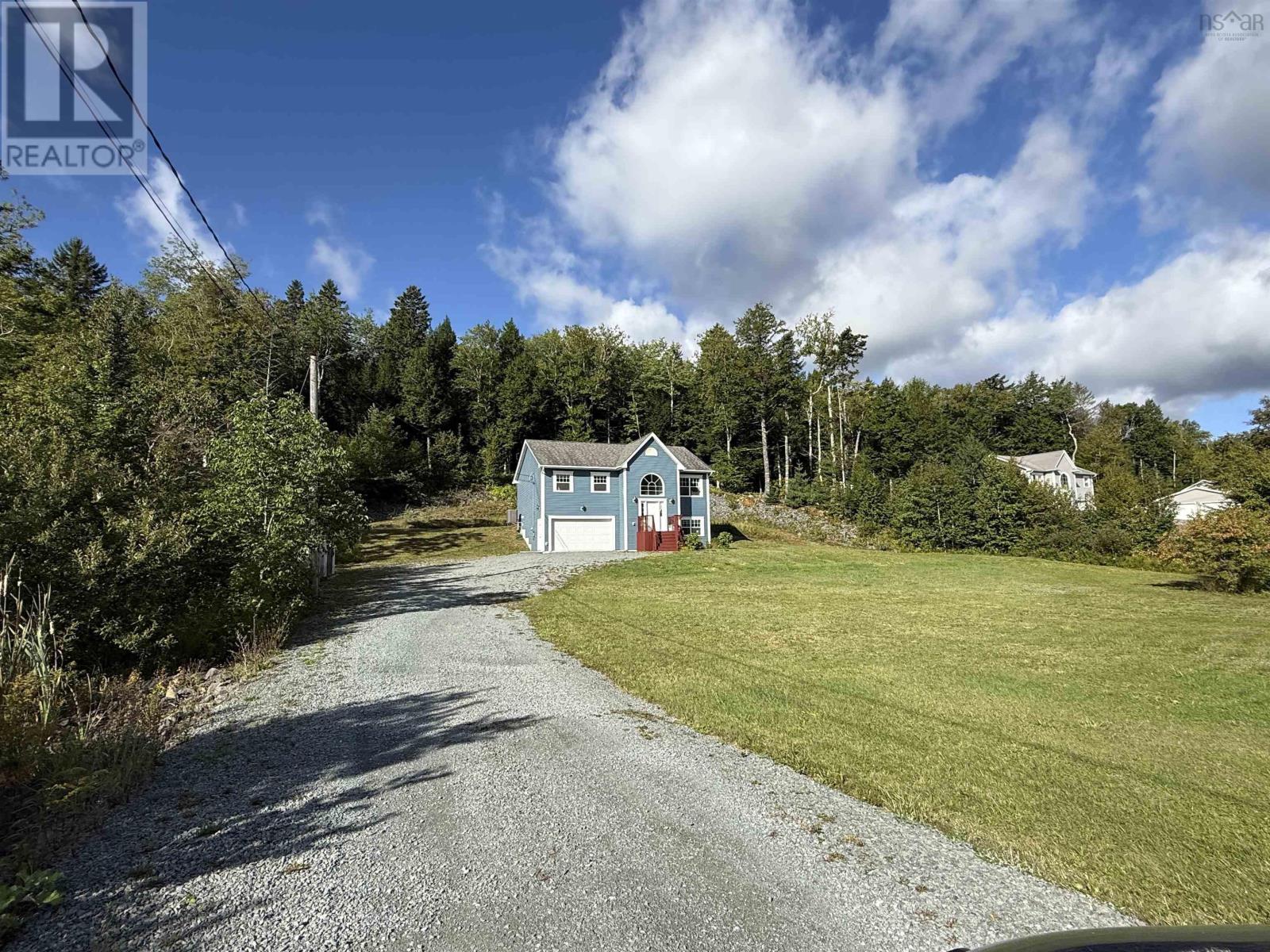258 Heatherglen Drive, Beaver Bank — photo 2