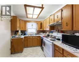 3pc Bathroom - 1114 11 Avenue N, Lethbridge, AB T1H1M7 Photo 8