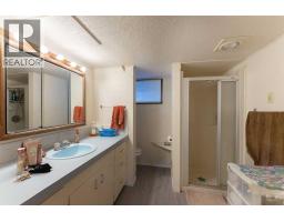 1114 11 Avenue N, Lethbridge, AB T1H1M7 Photo 24
