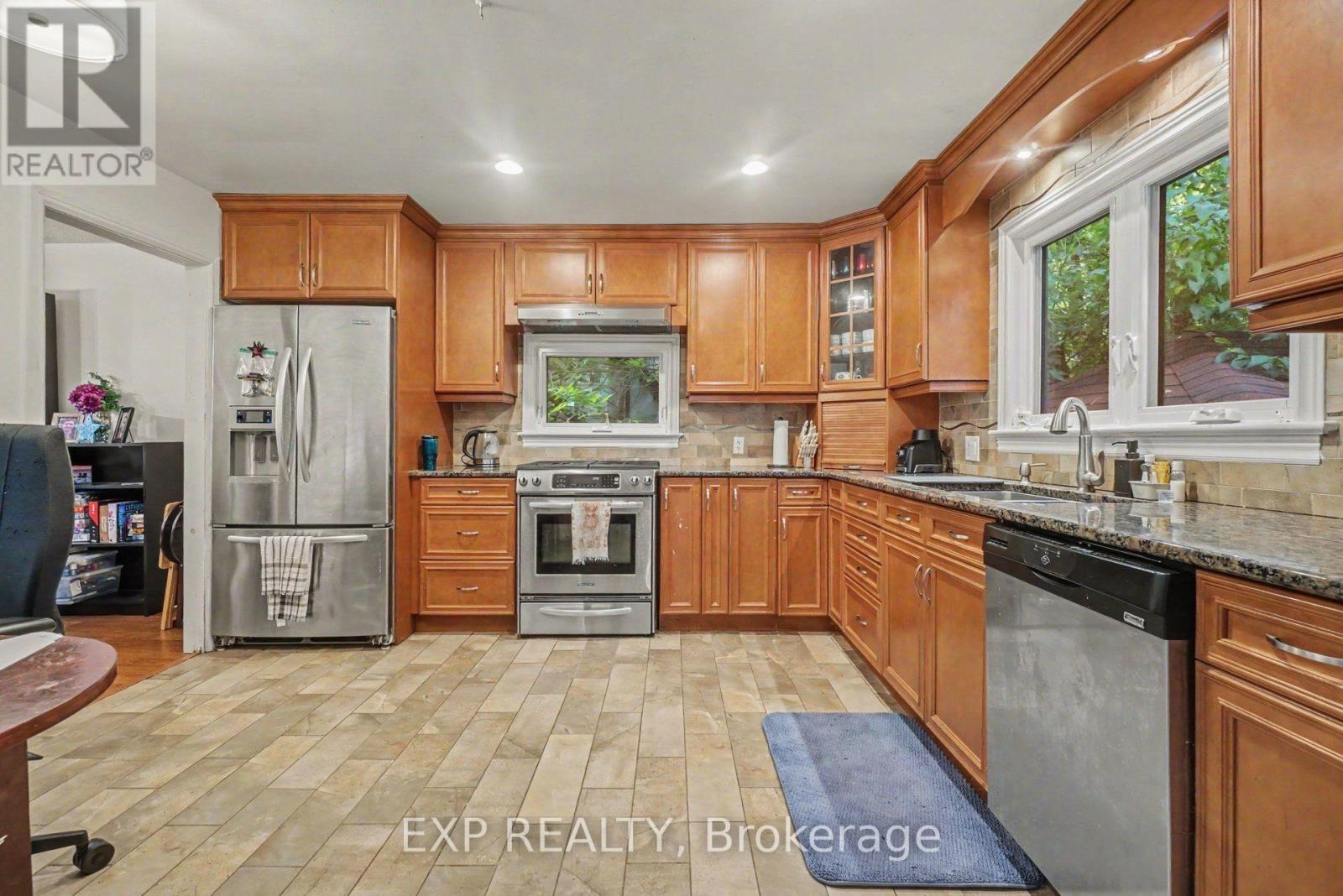 Eat-In Kitchen - Gas Stove