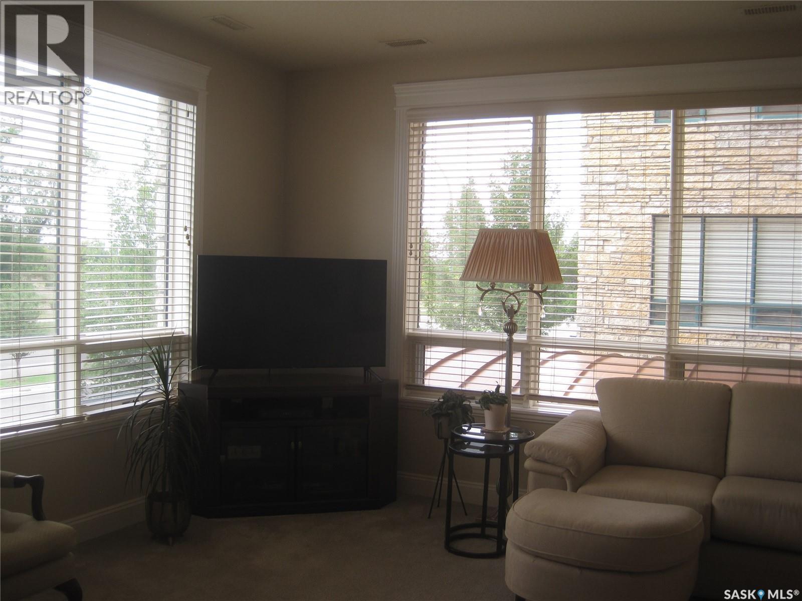 #240 3435 Hillsdale STREET - 4