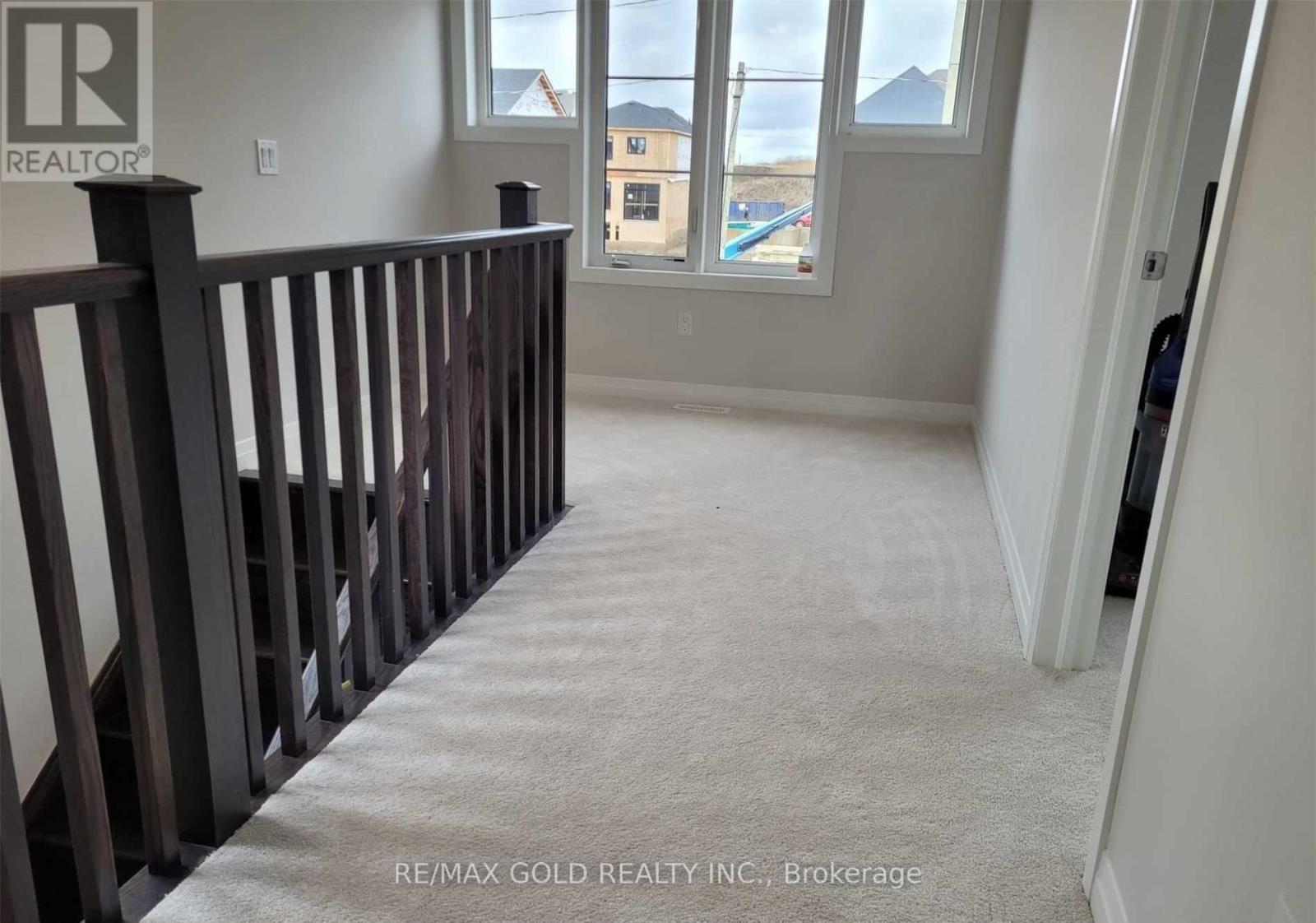 28 WEYLIE STREET, Hamilton (Mount Hope) — photo 8