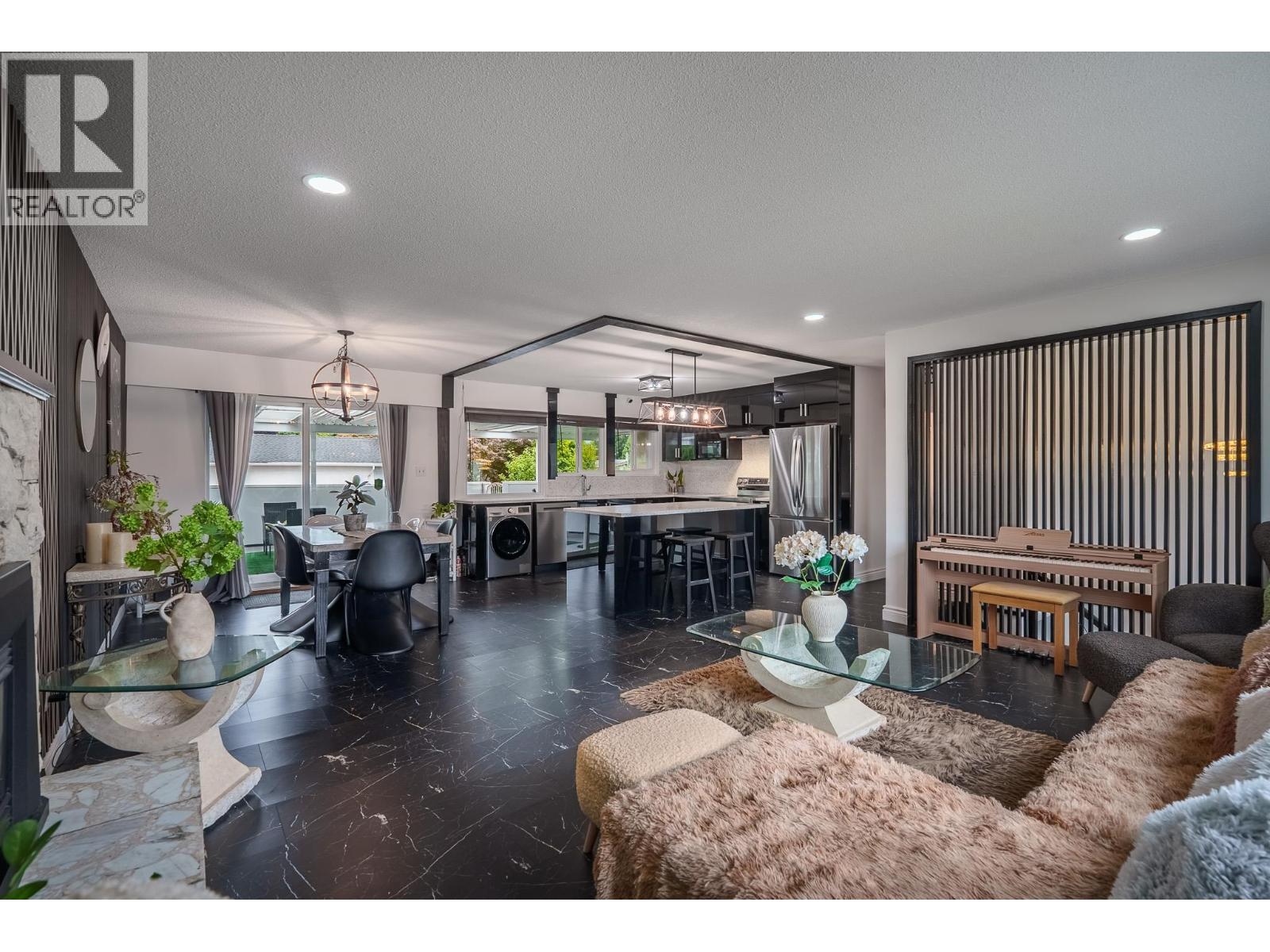 1121 PRAIRIE AVENUE, Port Coquitlam