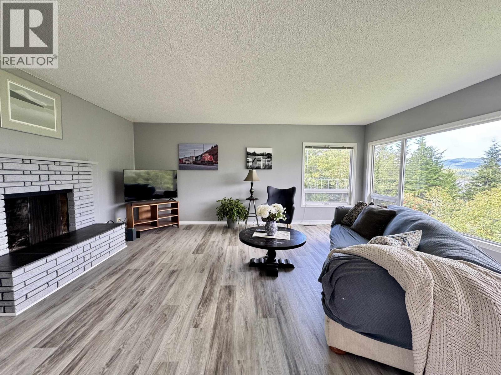 707 E 4TH AVENUE - Image 4