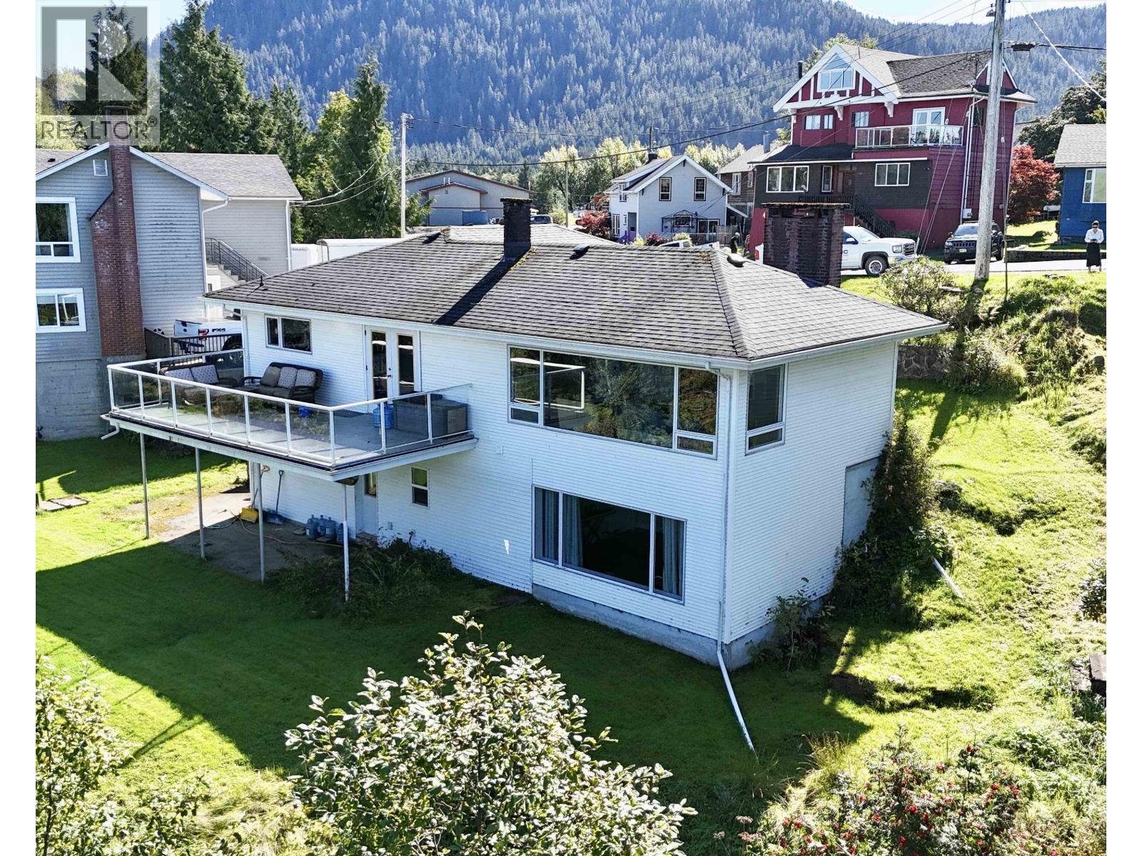 707 E 4TH AVENUE - 2