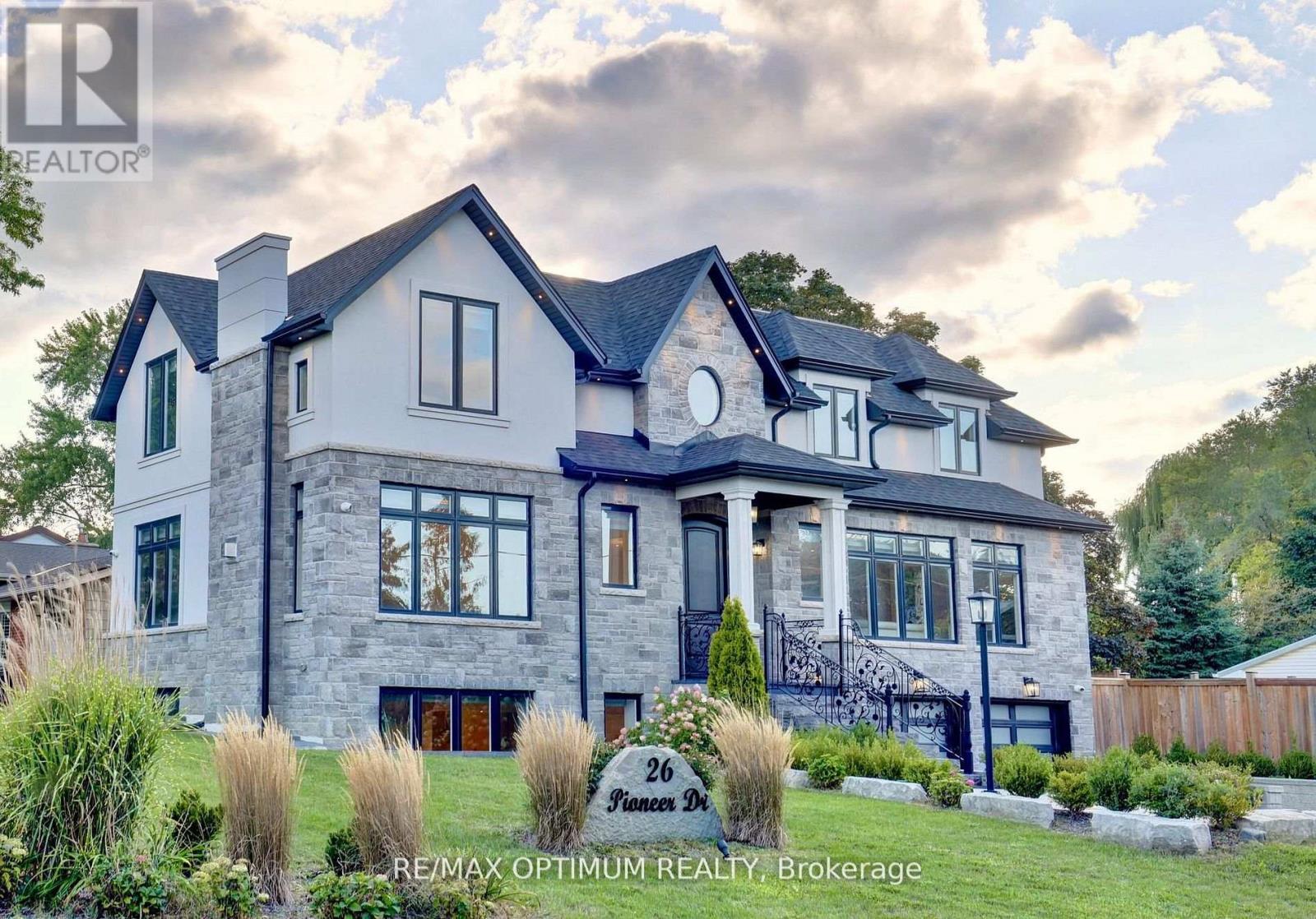 26 Pioneer Drive, Mississauga — photo 3
