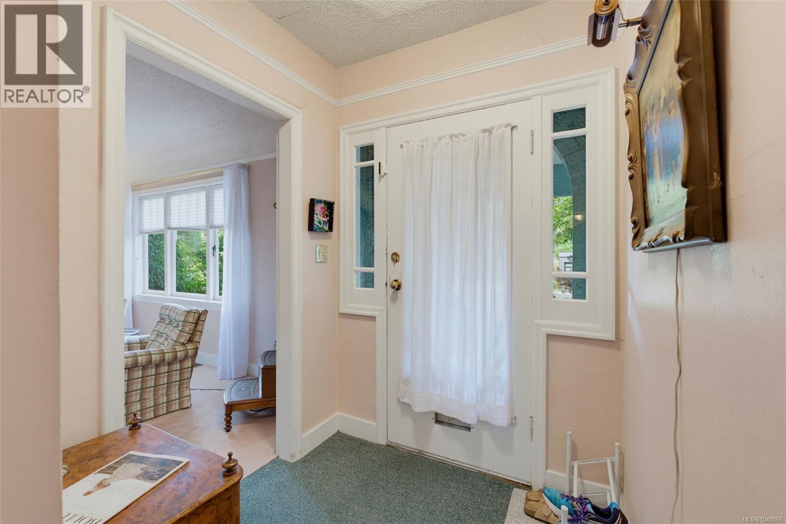  817 St. Patrick Street, Oak Bay