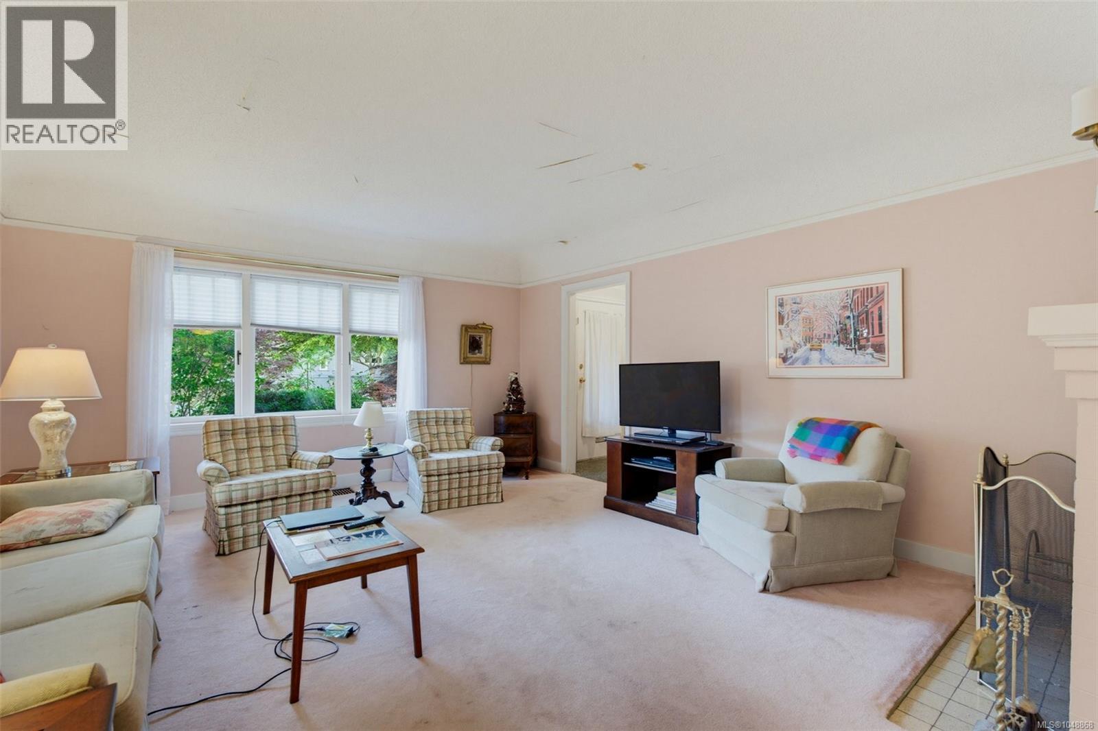  817 St. Patrick Street, Oak Bay