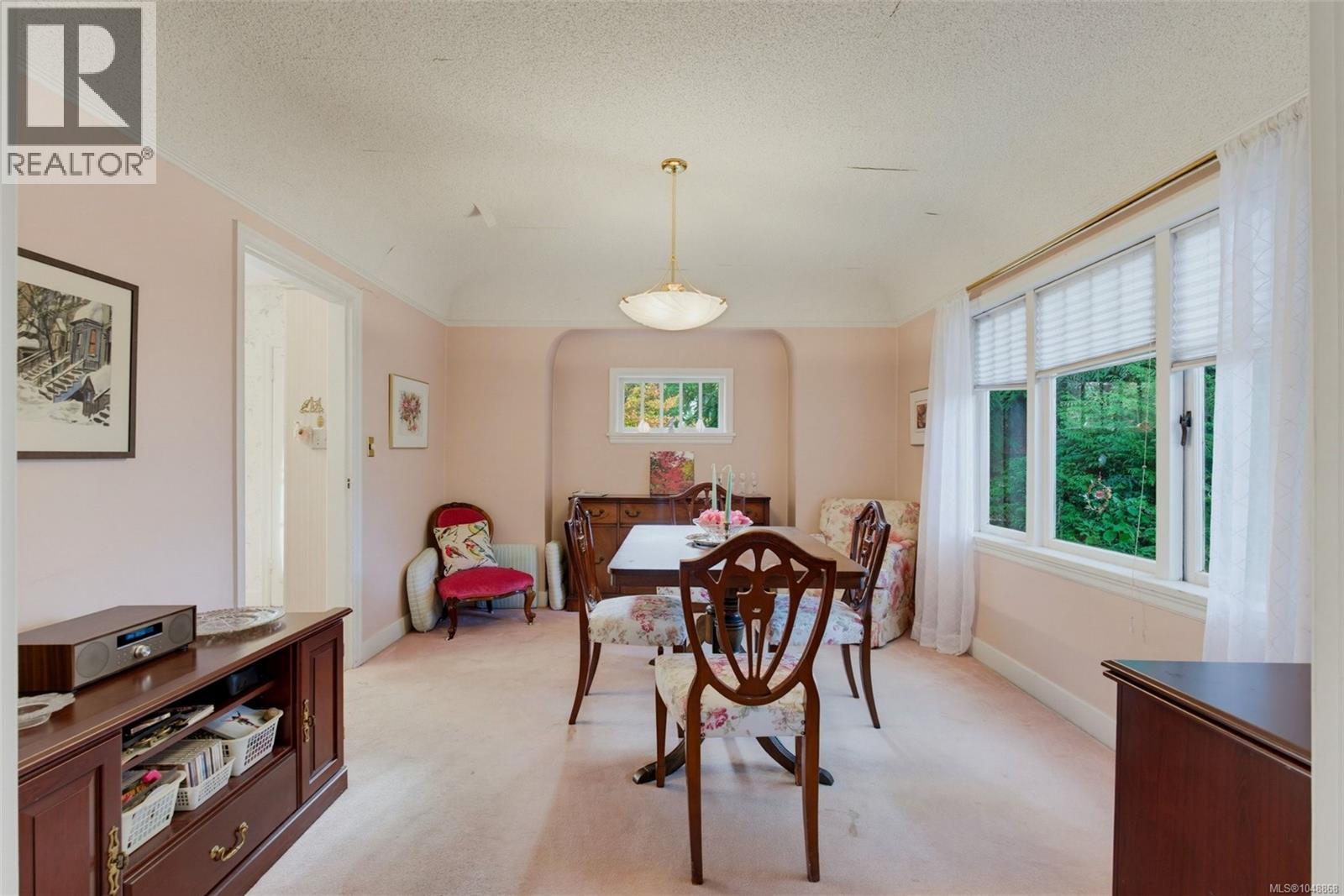  817 St. Patrick Street, Oak Bay