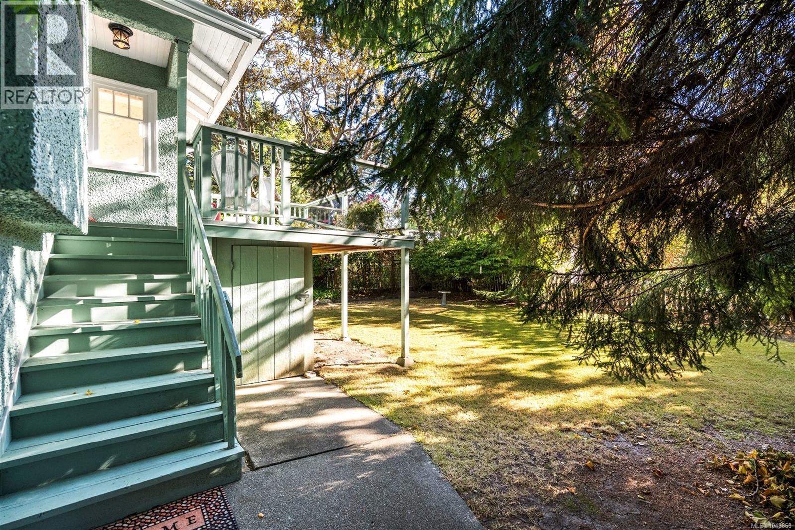  817 St. Patrick Street, Oak Bay