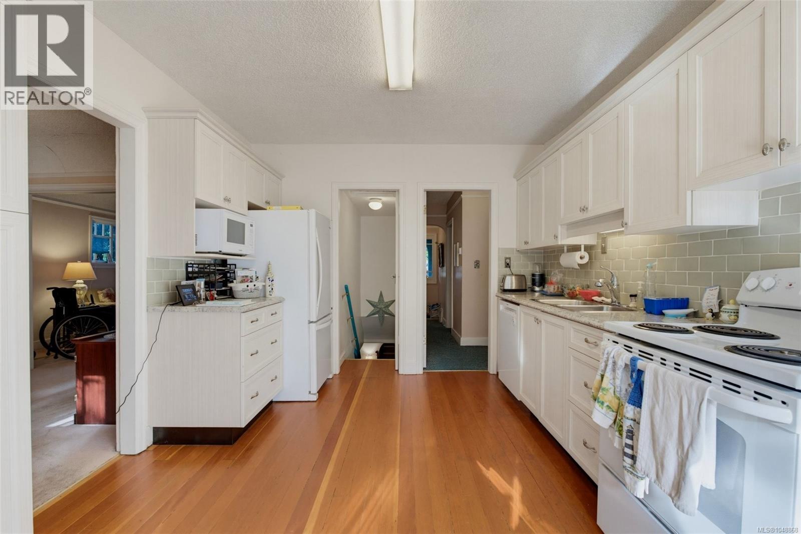  817 St. Patrick Street, Oak Bay