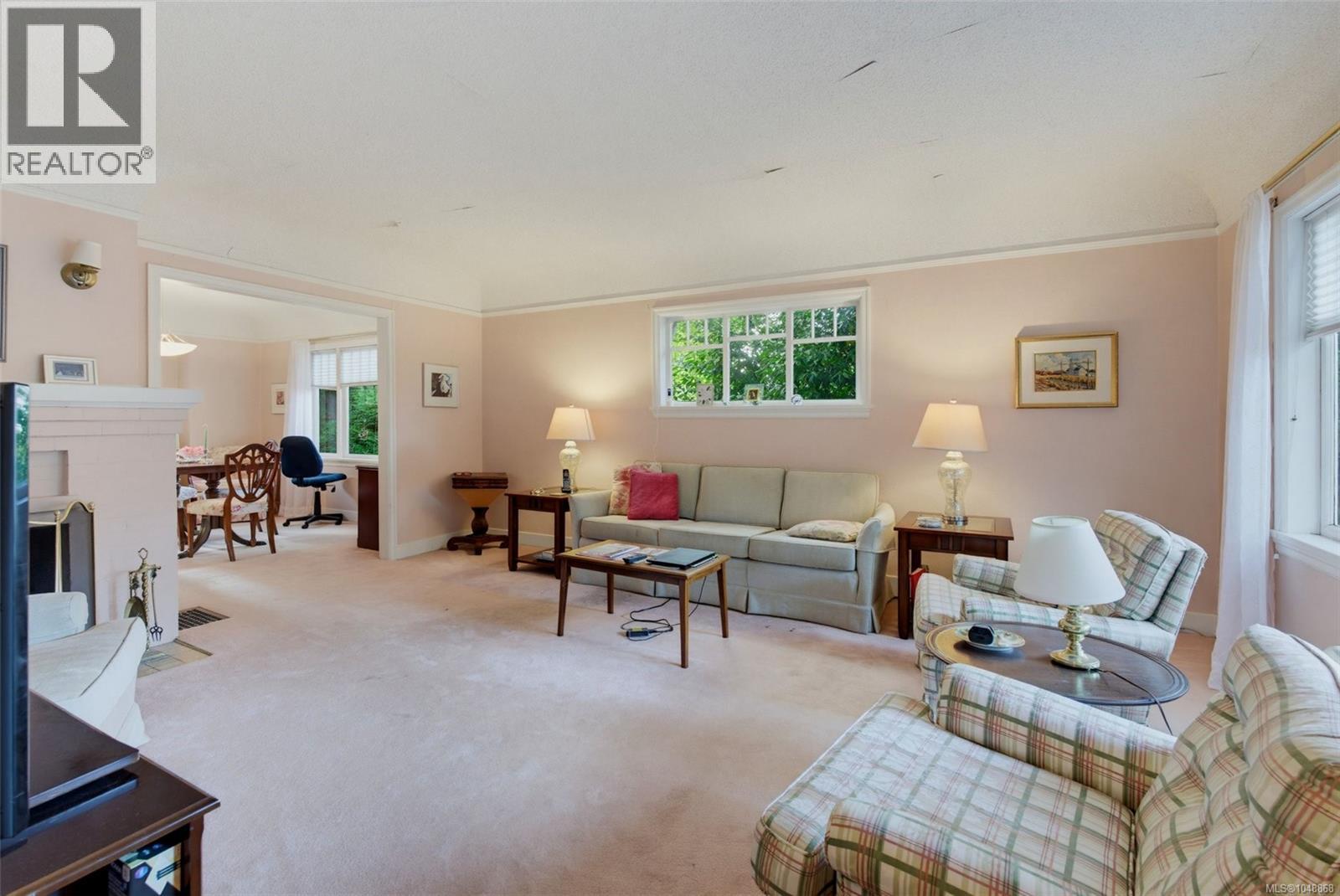  817 St. Patrick Street, Oak Bay