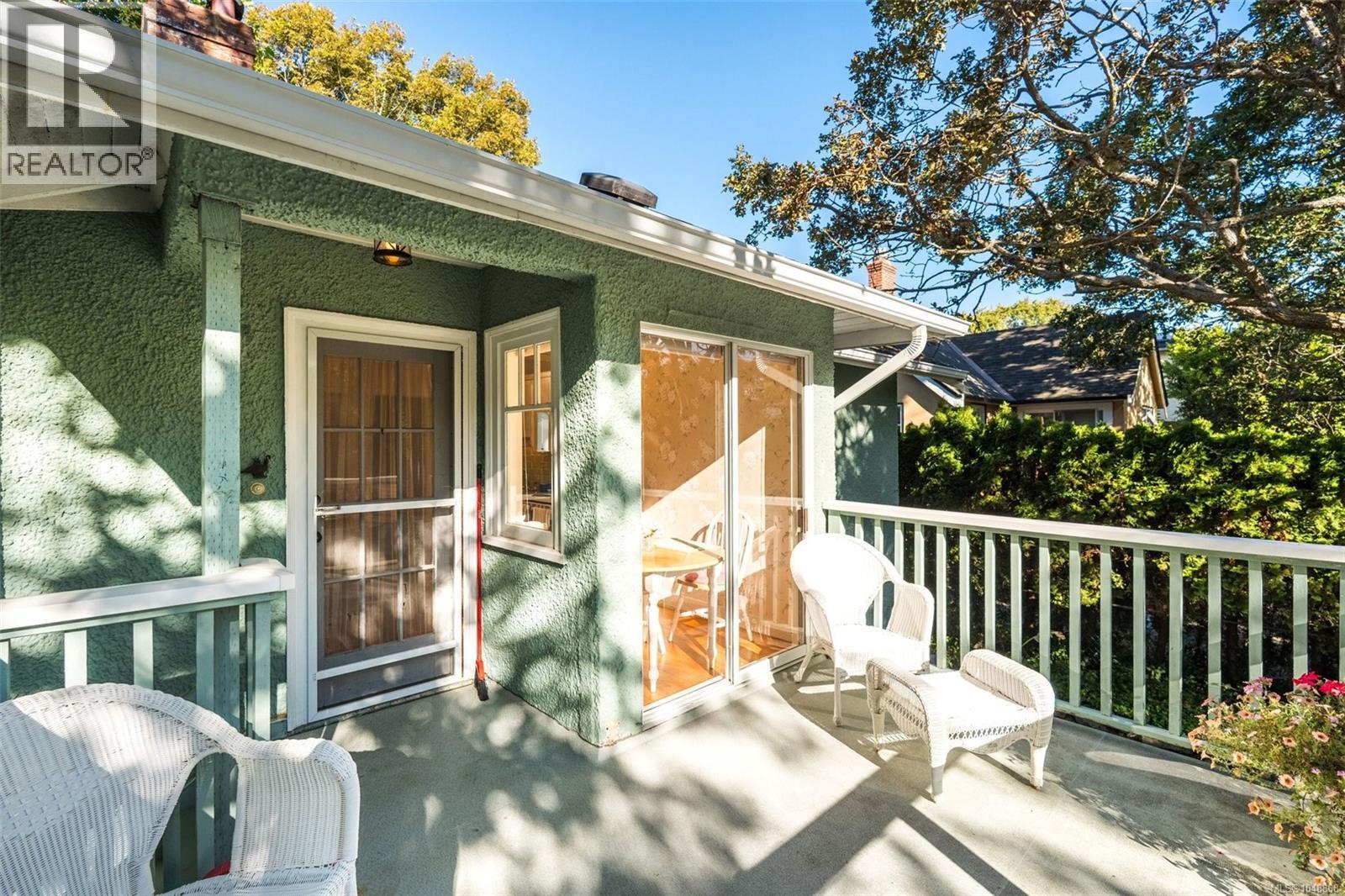  817 St. Patrick Street, Oak Bay