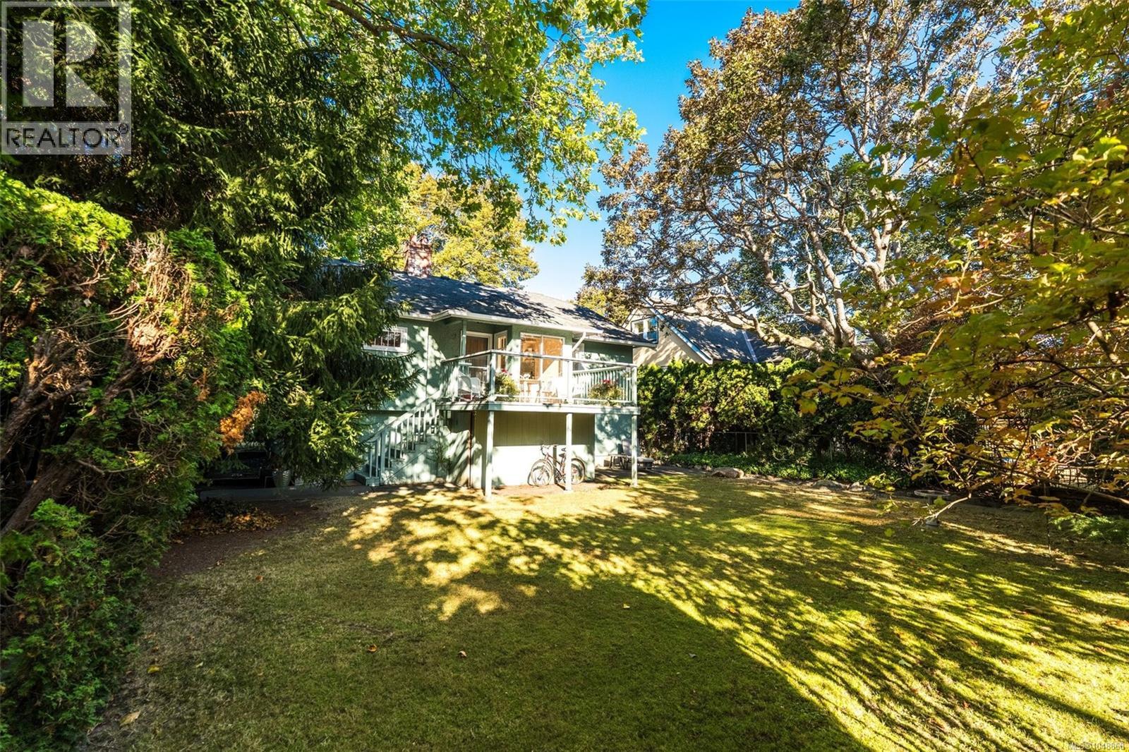  817 St. Patrick Street, Oak Bay