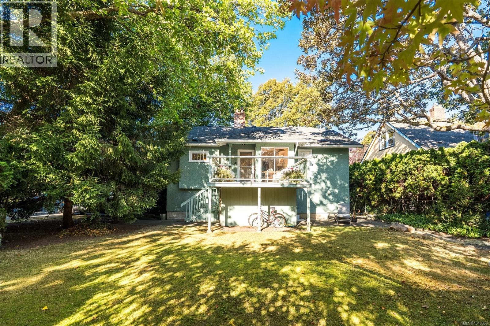  817 St. Patrick Street, Oak Bay