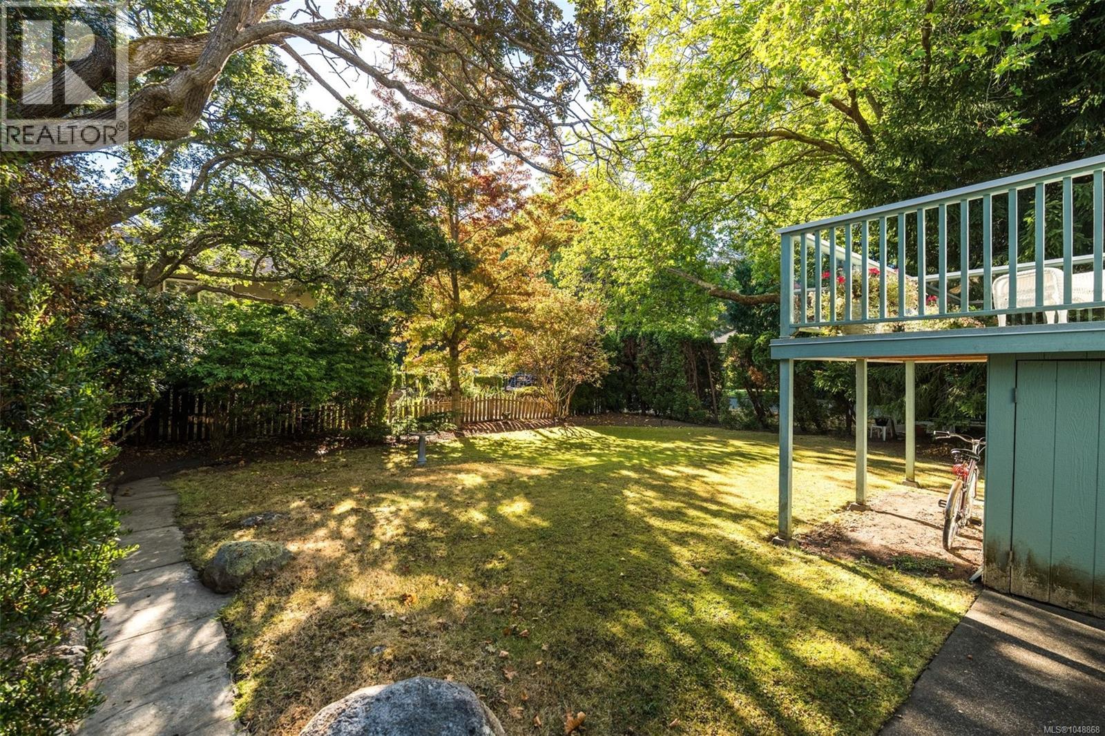  817 St. Patrick Street, Oak Bay